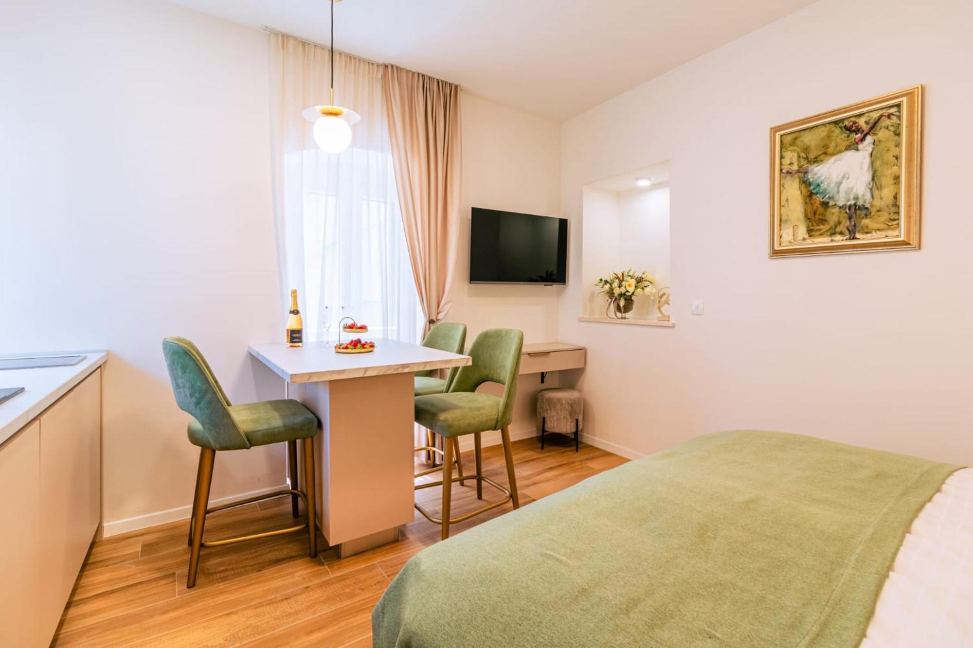 Luxury 2 Bedroom-2 Bathroom Apartment & Studio App With Rooftop Terrace Split Exteriör bild