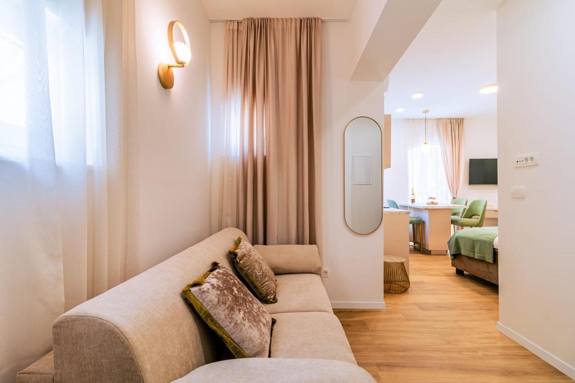 Luxury 2 Bedroom-2 Bathroom Apartment & Studio App With Rooftop Terrace Split Exteriör bild