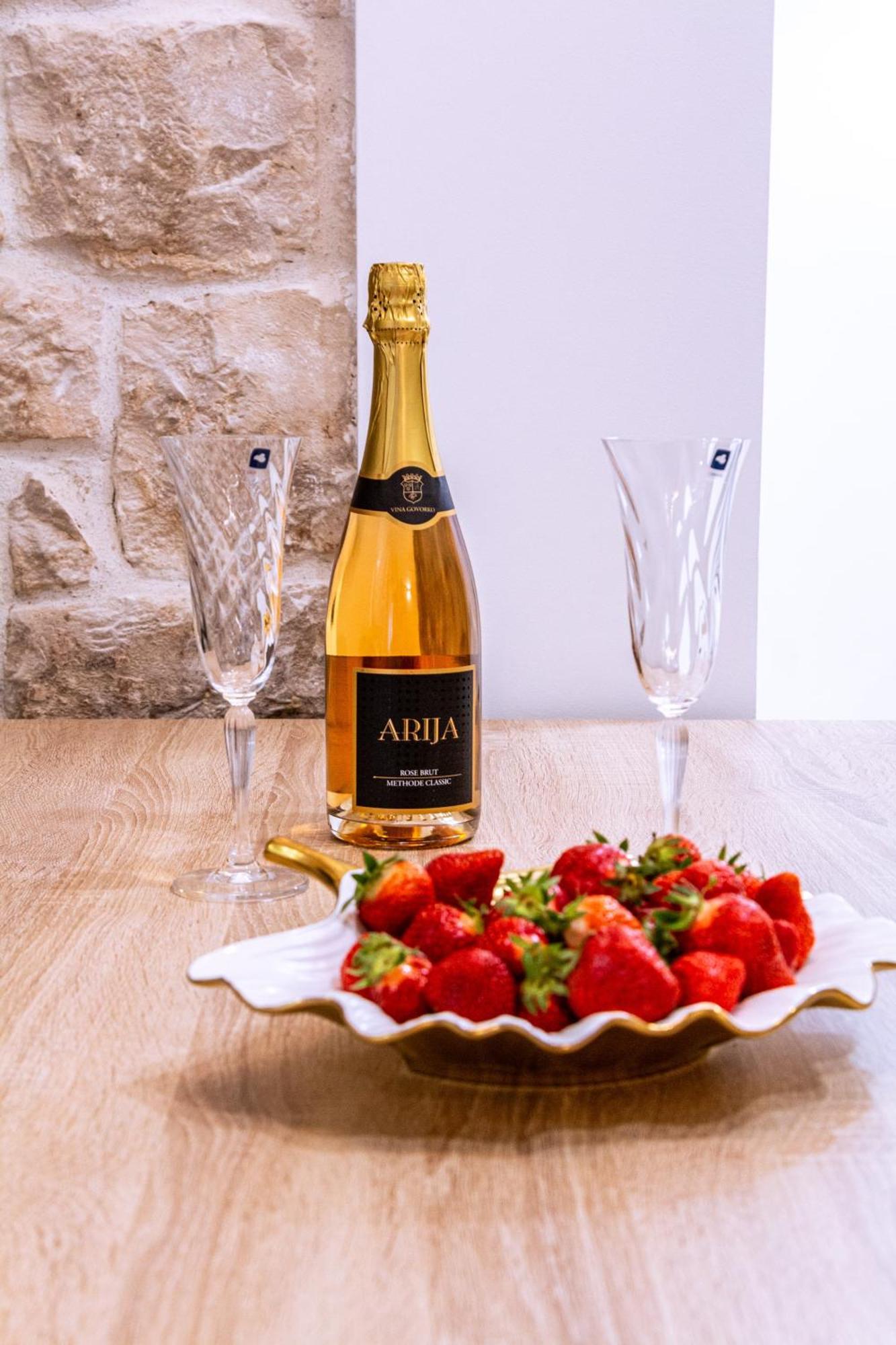 Luxury 2 Bedroom-2 Bathroom Apartment & Studio App With Rooftop Terrace Split Exteriör bild