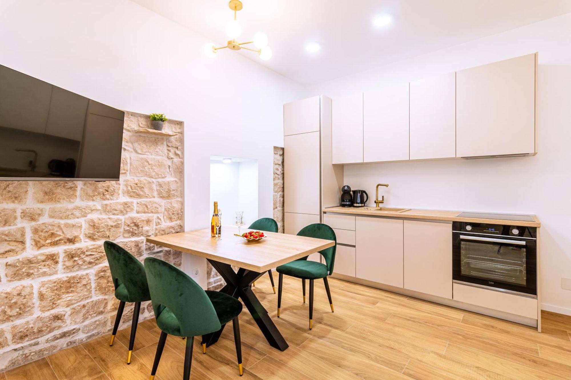 Luxury 2 Bedroom-2 Bathroom Apartment & Studio App With Rooftop Terrace Split Exteriör bild