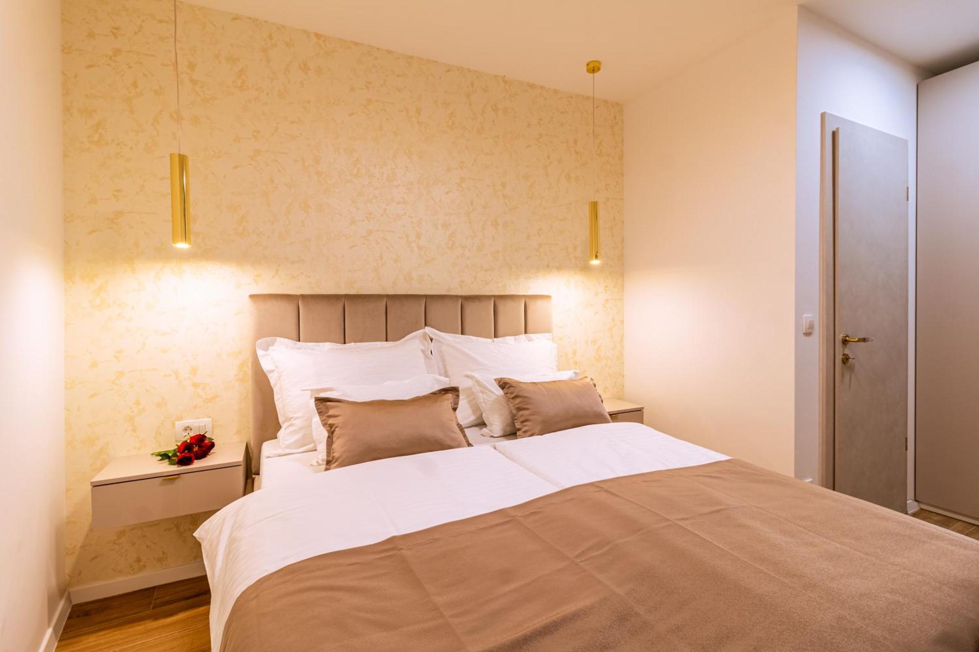 Luxury 2 Bedroom-2 Bathroom Apartment & Studio App With Rooftop Terrace Split Exteriör bild