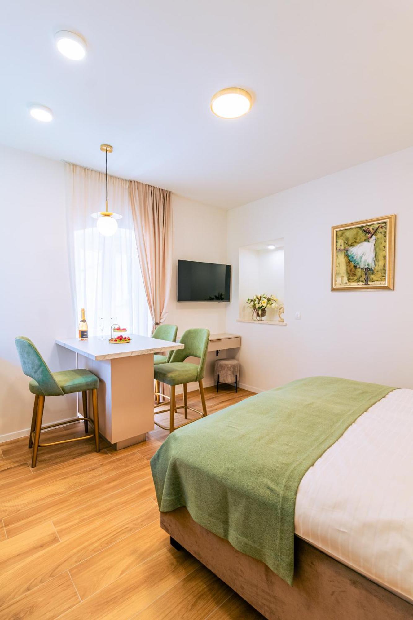 Luxury 2 Bedroom-2 Bathroom Apartment & Studio App With Rooftop Terrace Split Exteriör bild